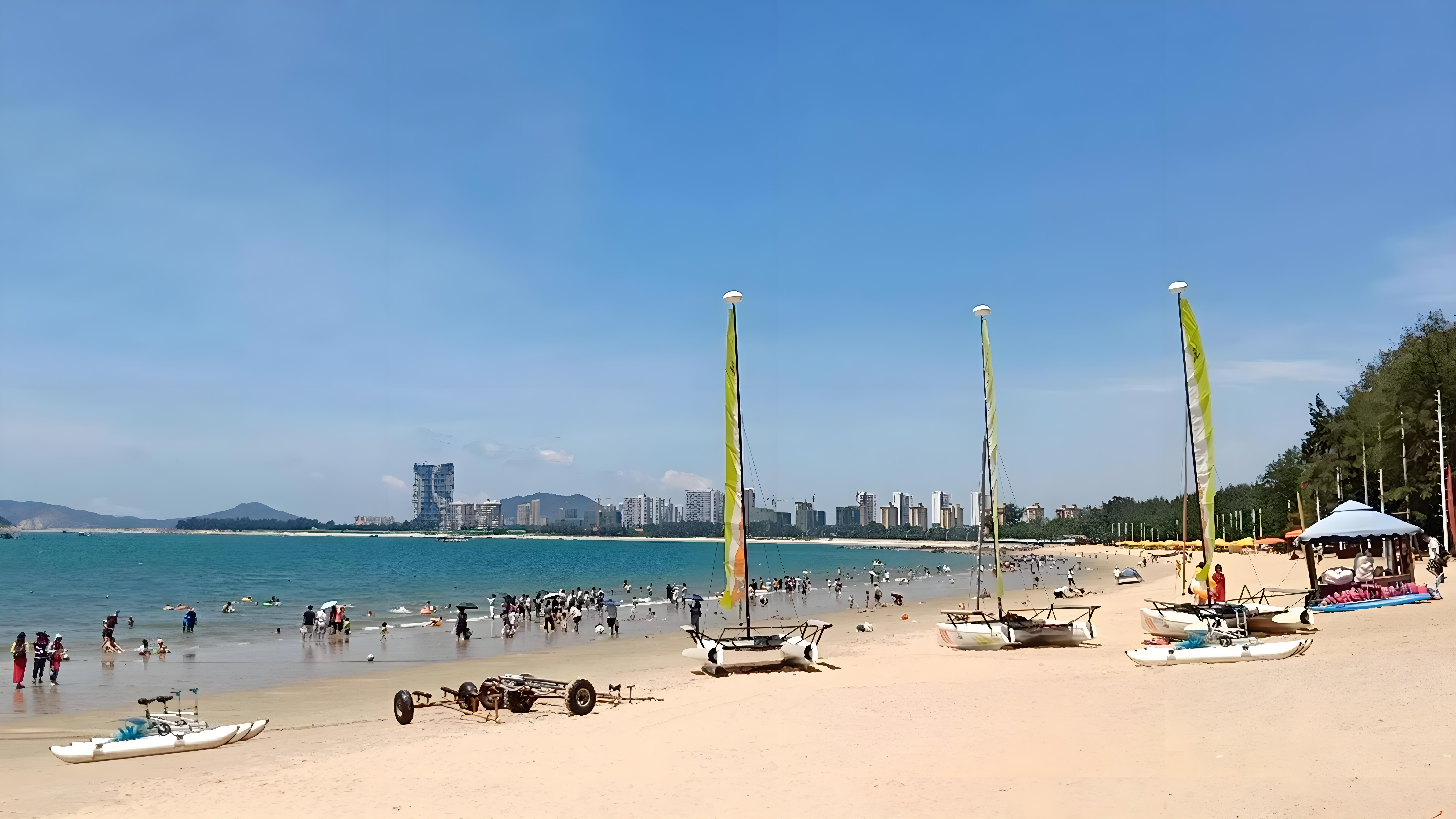 东山岛,位于中国福建省漳州市,是一个风光旖旎的海岛,以其独特的兹换