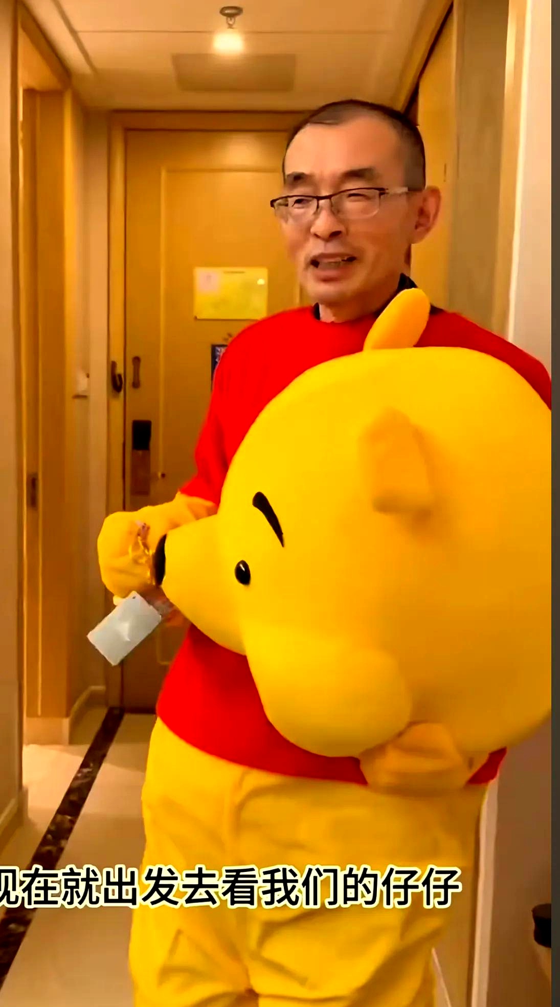 帅哥都没叫她.但,祝福一家幸福!