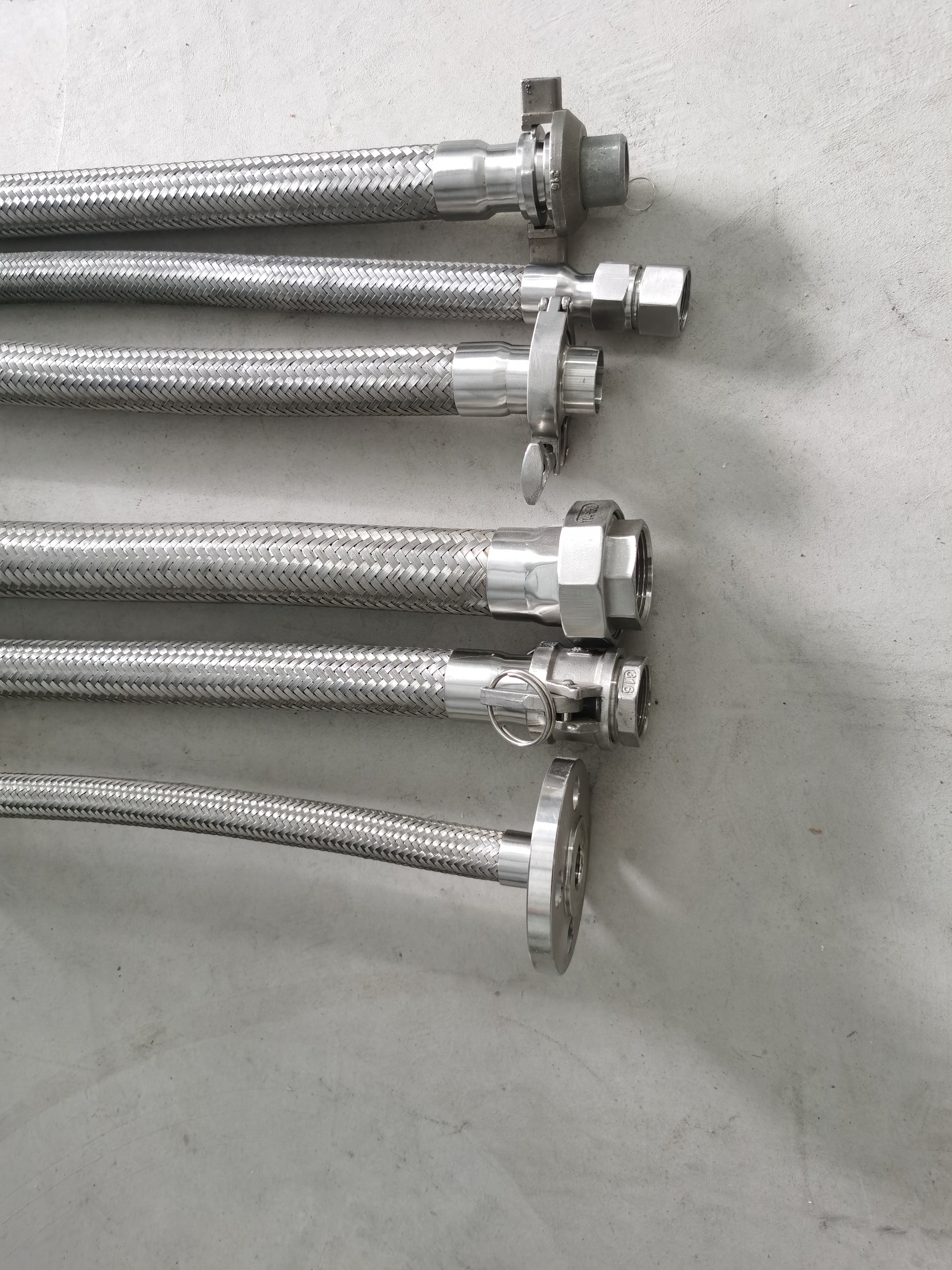 WG2203250026 Molded Hose Connection Details