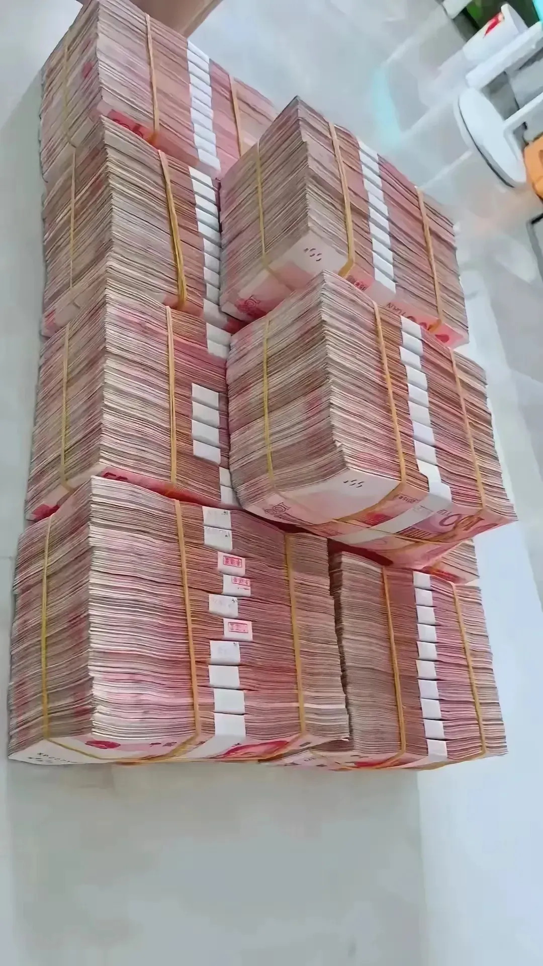 包括一万现金的图片万亿澳门元一万元现金图片 实拍澳门赌场现金图片