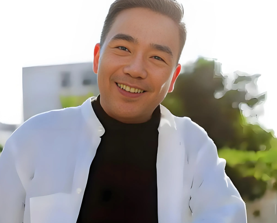 杨议说有些人真是太坏了,5月18号的收徒宴是在天津有名的龙头大饭店"