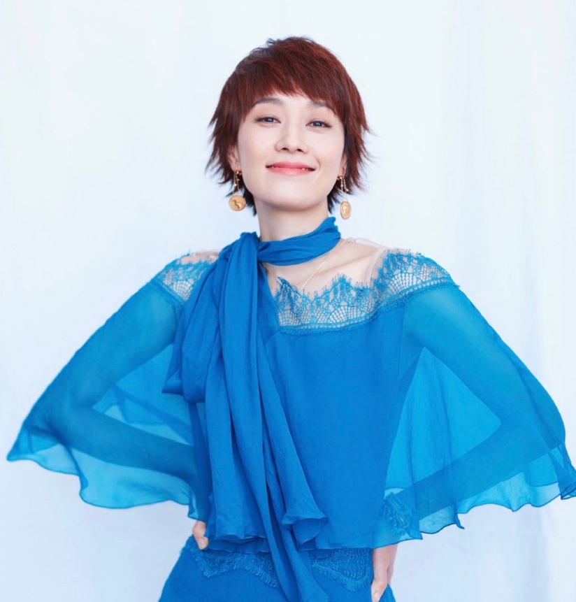 马伊琍说,没有人天生就强势,是因为环境让人变强大