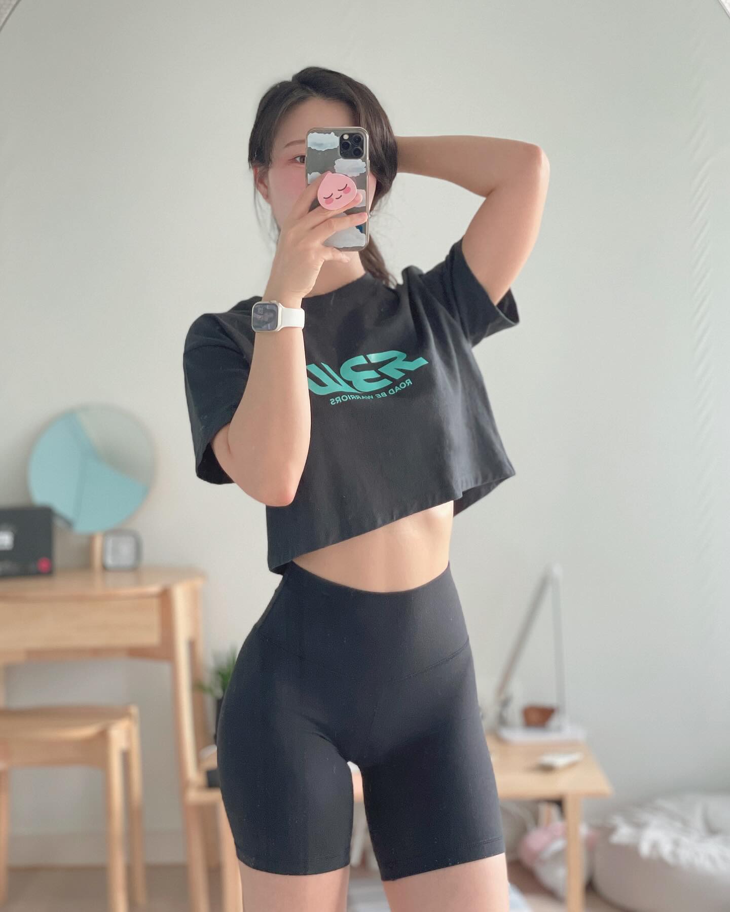 女生翘臀训练必知提膝深蹲的正确姿势与关键要点
