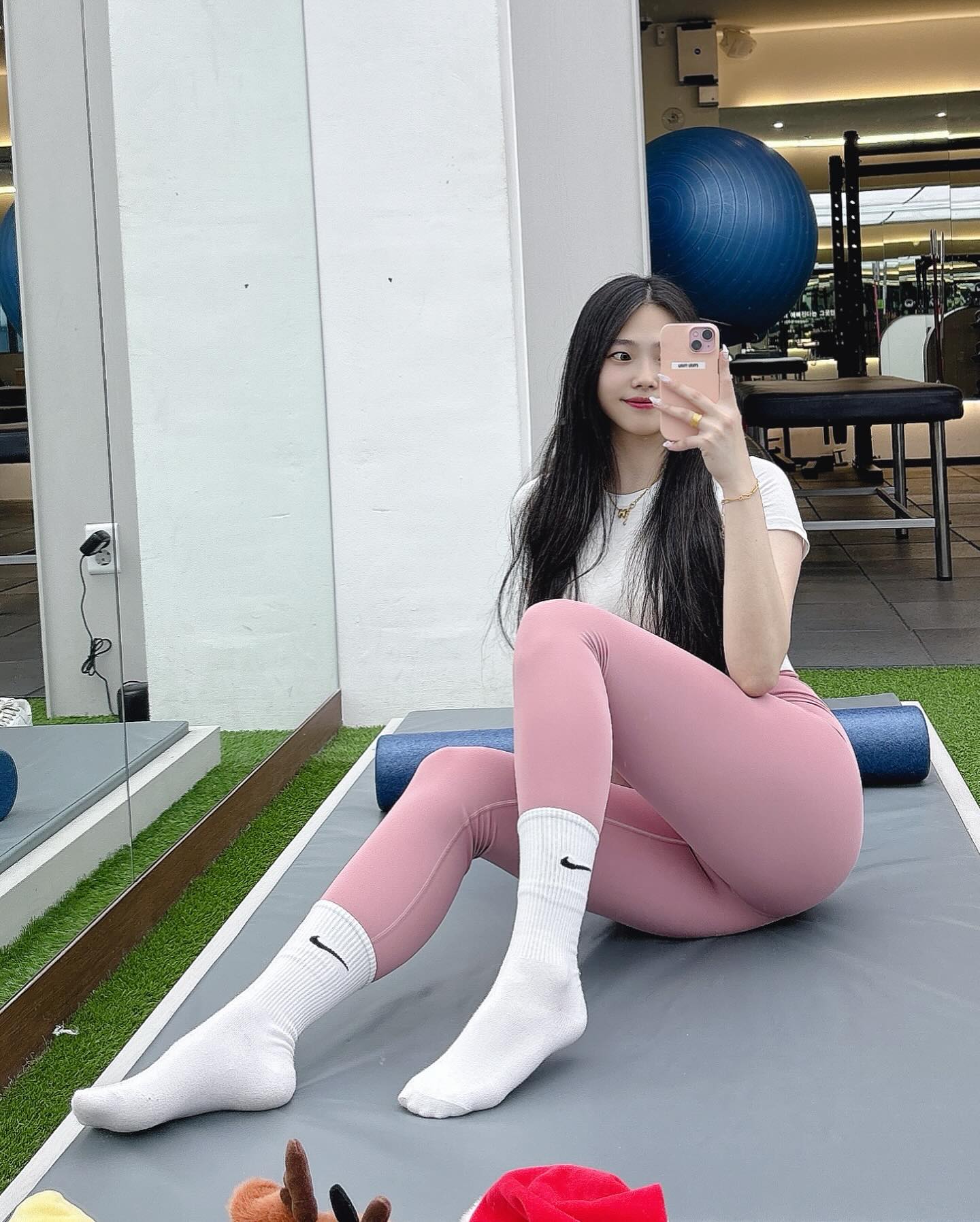 负重臀桥训练,能让女生快速练出蜜桃臀吗?