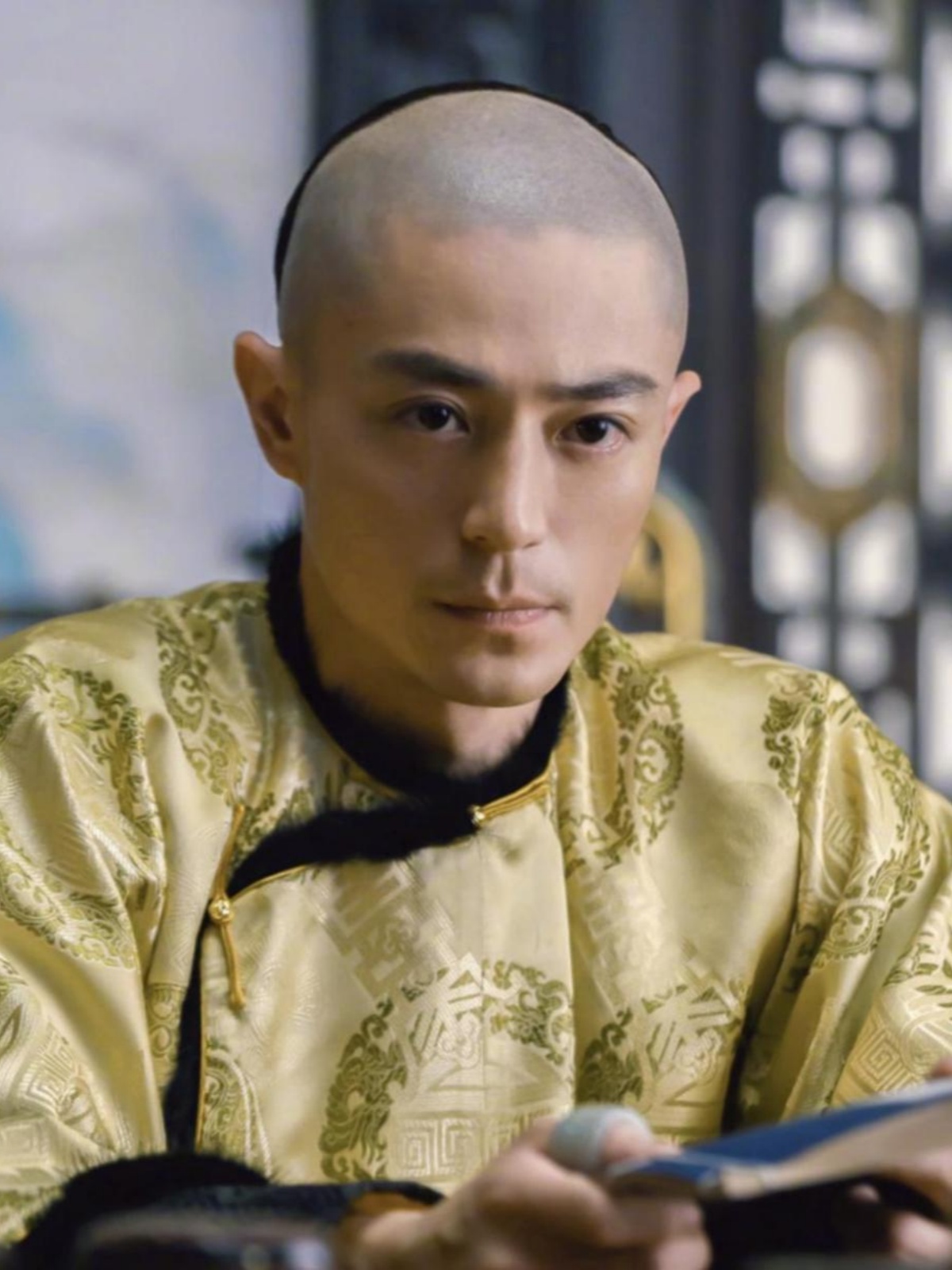 宫廷剧中乾隆形象多变,张铁林版"吹胡子瞪眼"成经典.
