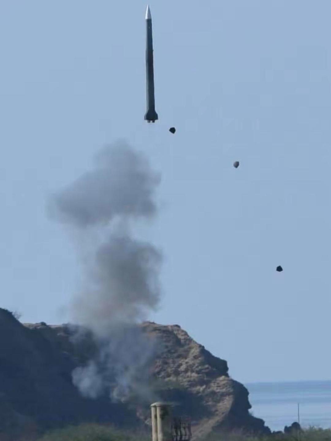 继pl-15击落3架阵风后今天又传出巴基斯坦用红旗-16防空导弹成功