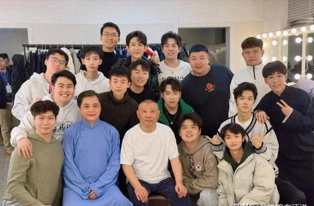 郭德纲直播透露德云社新综艺"九龙出海"