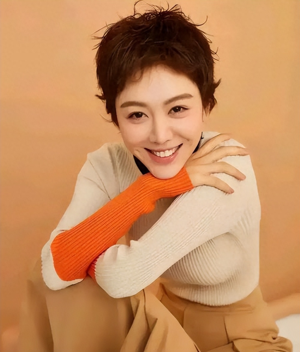 演员朱雨辰说,在广州,我第一次遇到姜妍,很漂亮,我想她一定有女朋友