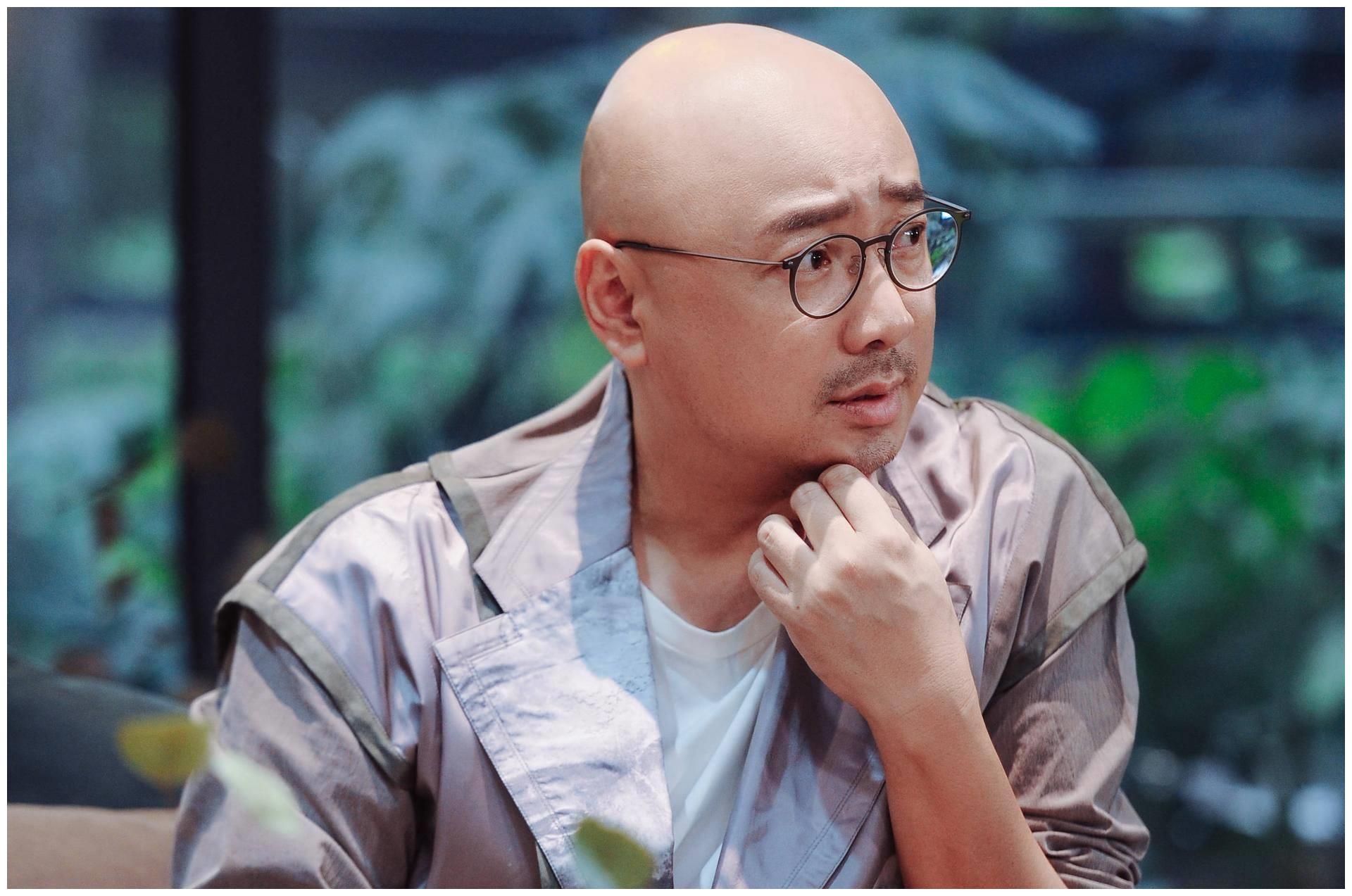 演员徐峥说,我小学三年级,就拍戏了,一个少年宫的老师到我们学校,挑选