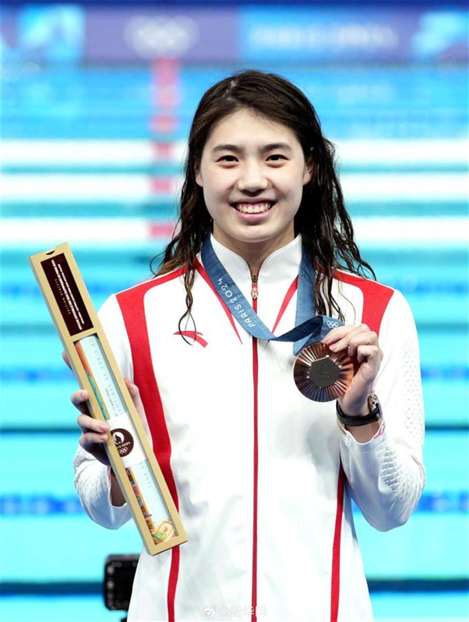 真的好希望张雨霏学一下表情管理哦.主要是笑起来露牙龈太明显了.