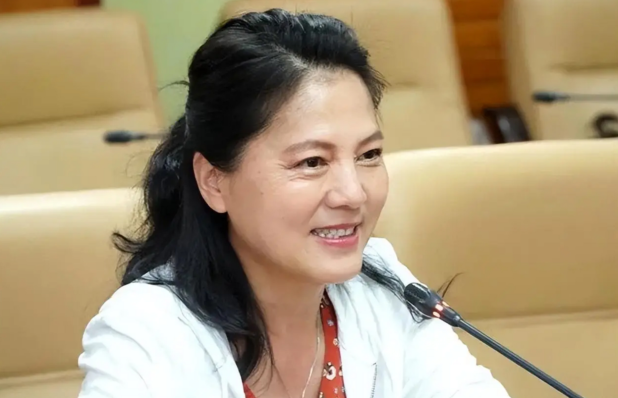 剧组也没有马虎,专门到黄梅戏剧团挑选演员,选中了马兰,吴亚玲和袁枚