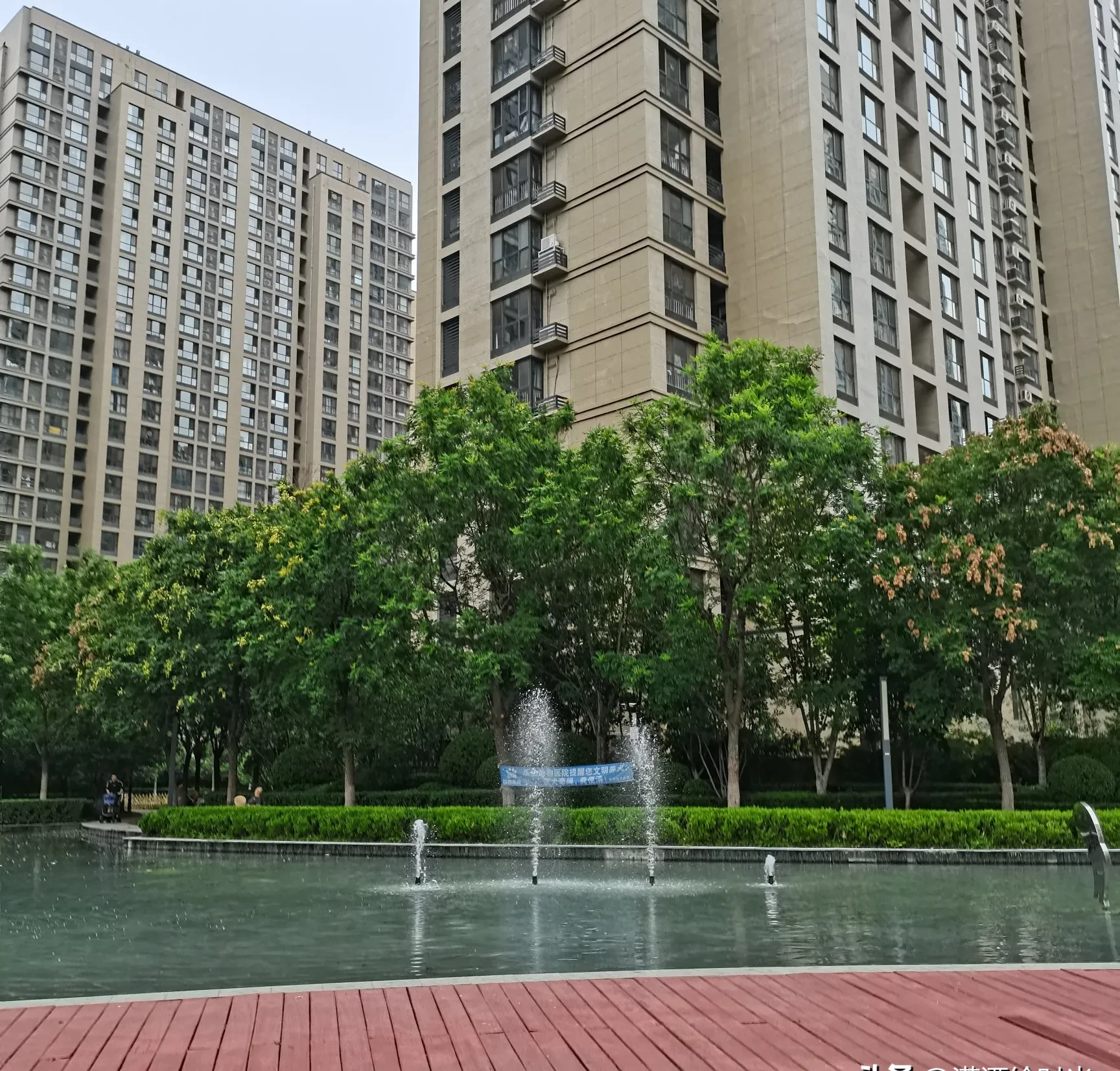 昨天去医院办出院手续,一共花了两万一,医保报销后,自费部分就八千