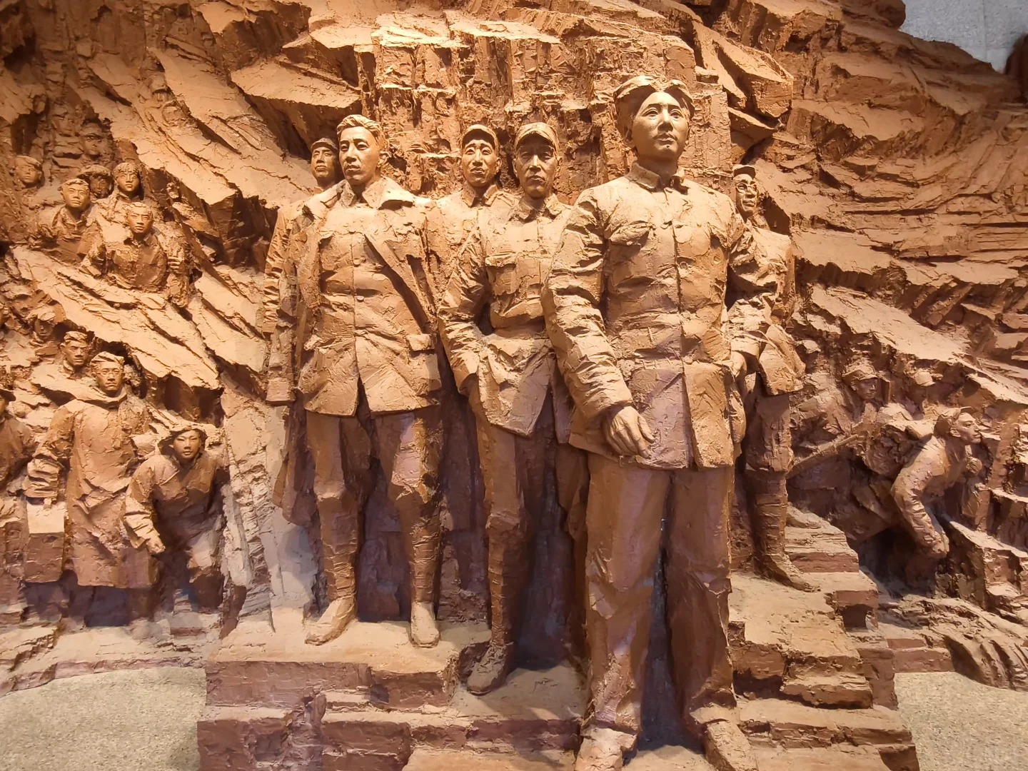 我带孩子去了邢台的前南峪,住进山顶石头房,白天摘