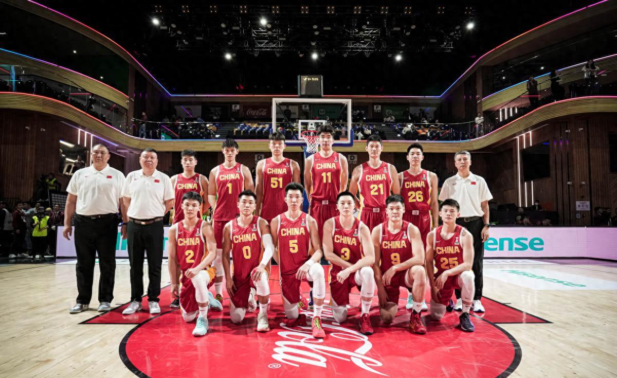 紧随日本队之后,稳居小组第二中国男篮亚洲杯阵容中国男篮合照中国
