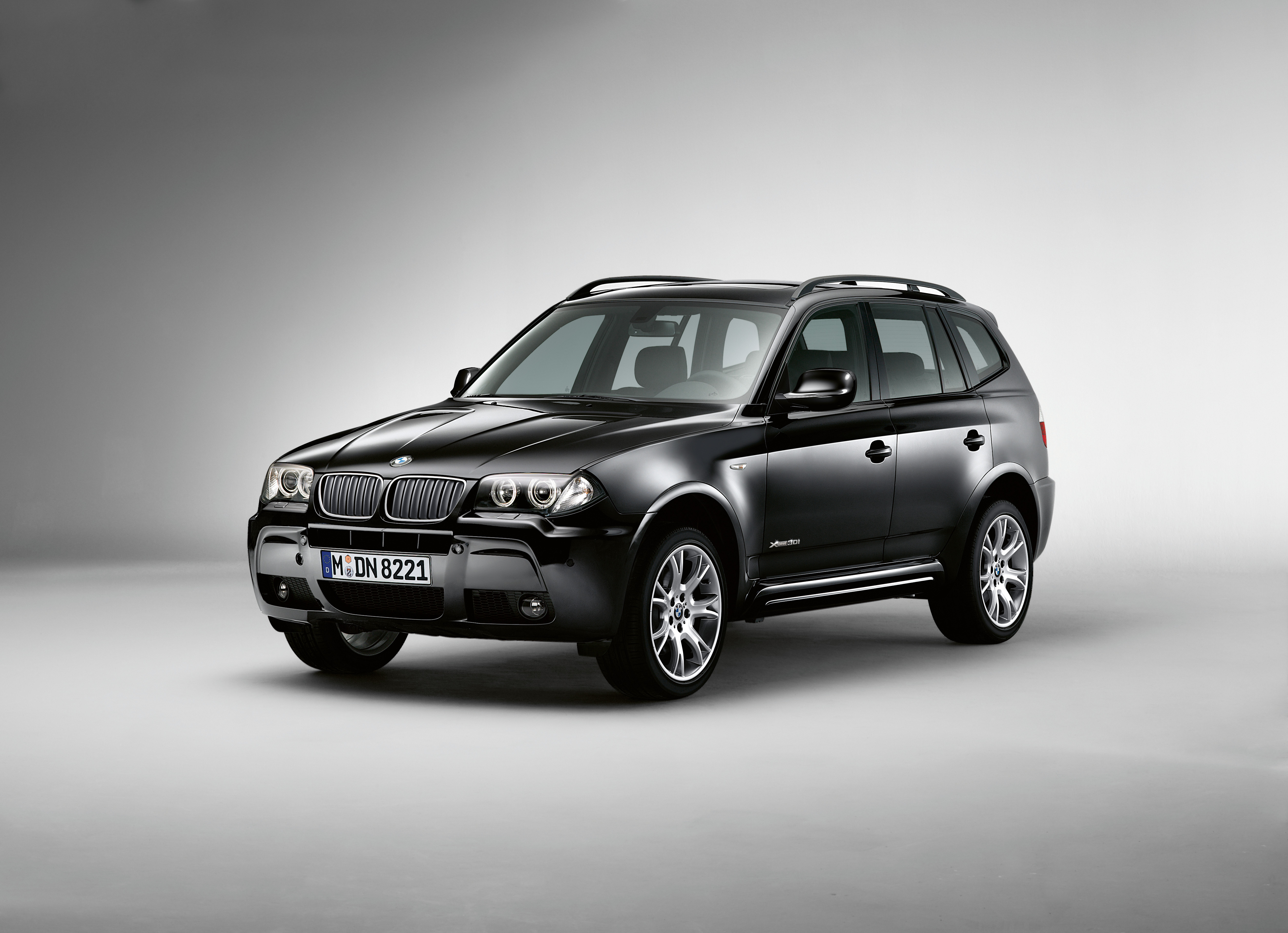 不知不觉已经发展到了第4代,来看看历代宝马x3都有啥特点: 1,第一代