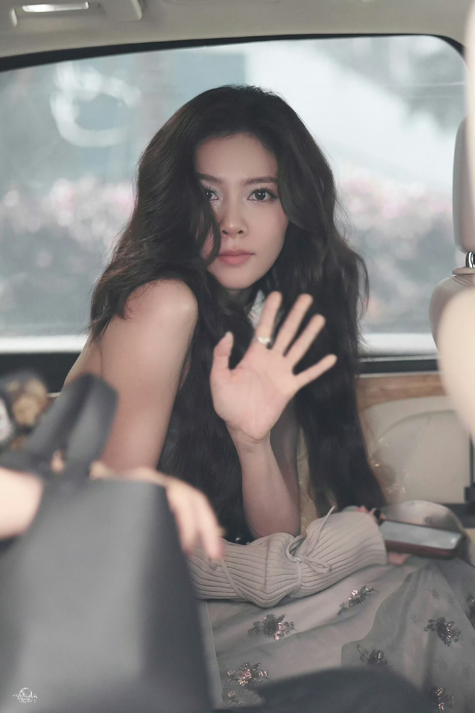 因为浪姐,宋妍霏又火起来了,最初看她还是和鹿晗的《穿越火线》,后来