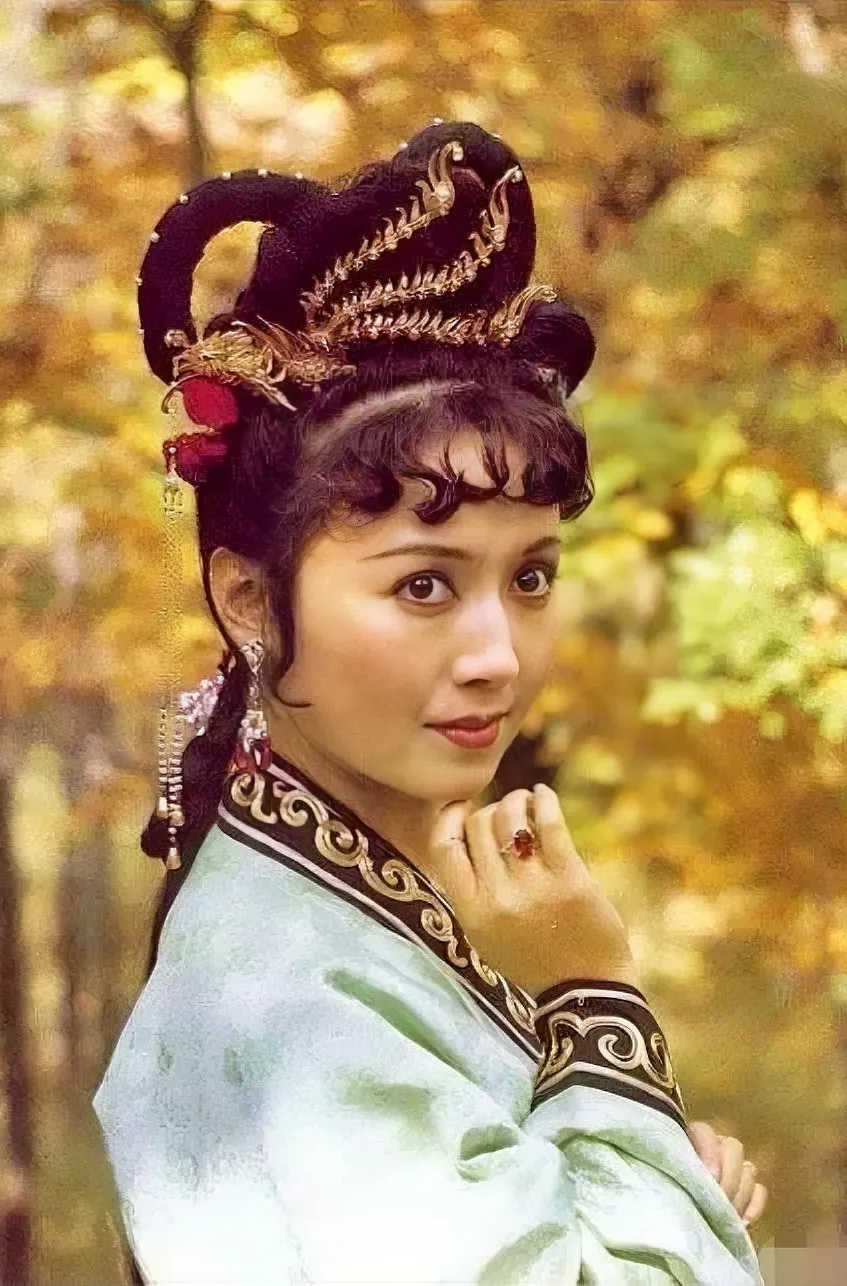 导演,杨洁说,当初选高小姐这个角色时,来了10几个