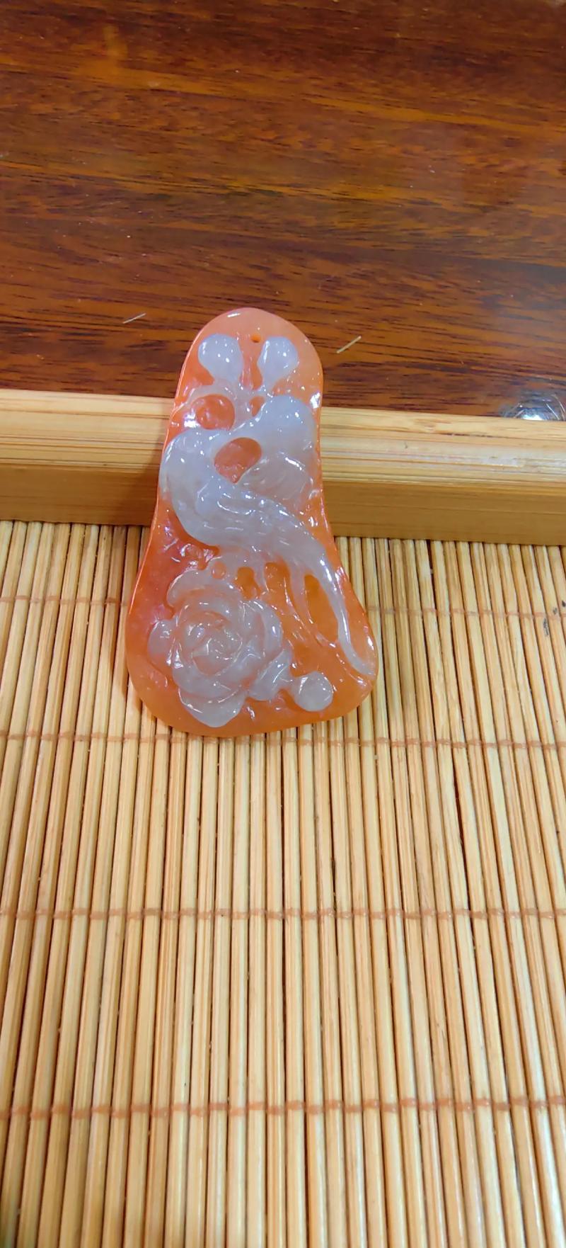 翡翠首饰的寓意和象征意义有哪些呢(翡翠首饰的寓意和象征意义有哪些呢图片) 第2张