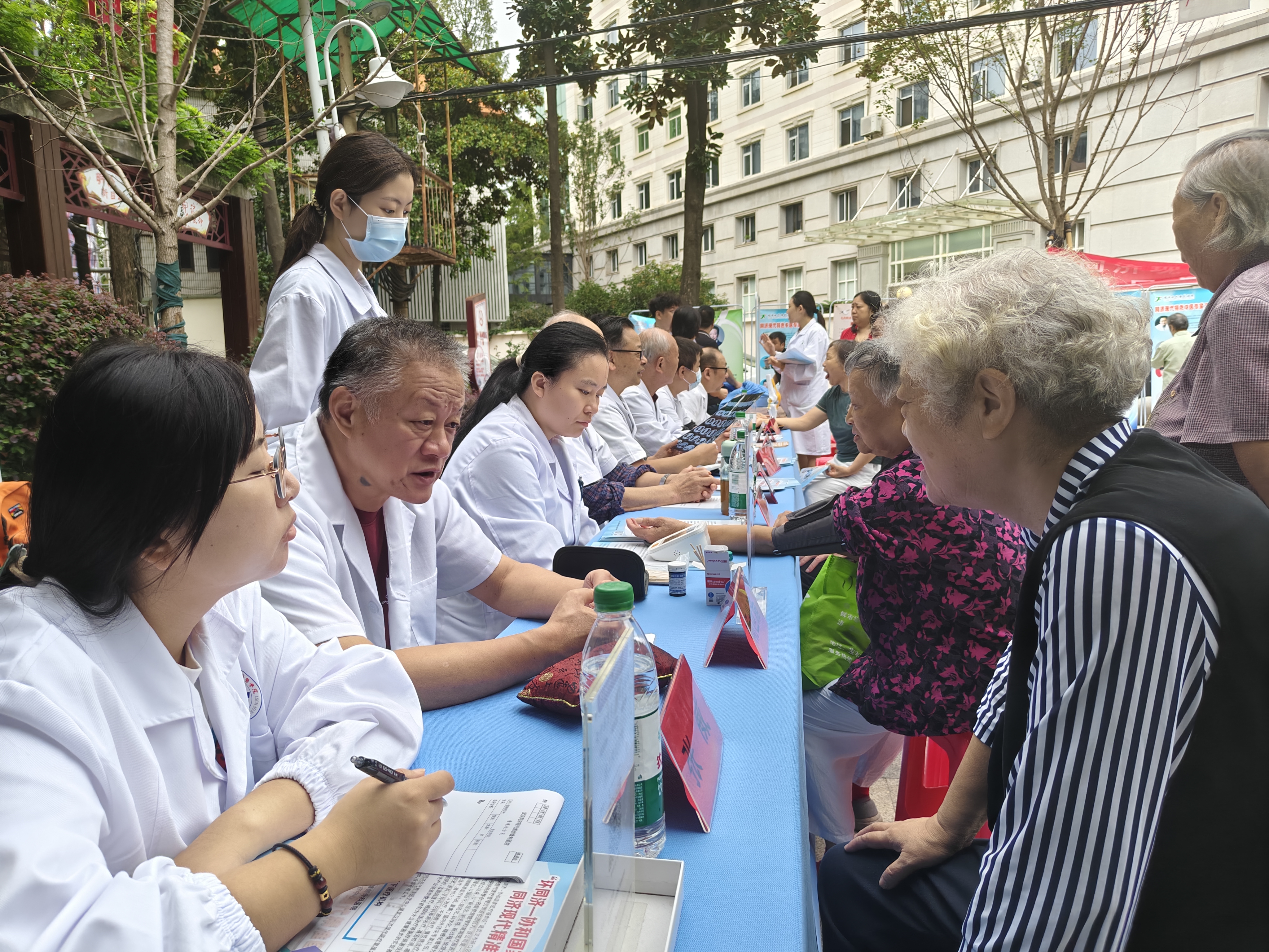 安定医院帮忙挂号陪同看病协助对接各科室医生,诊疗沟通更顺畅的简单介绍 安定医院帮忙挂号陪同看病协助对接各科室医生,诊疗沟通更顺畅的简单介绍