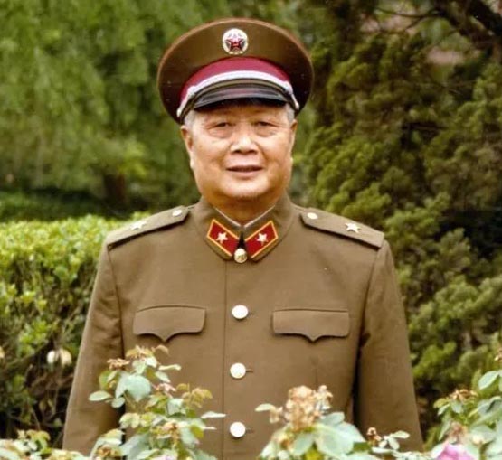 那么,中央为什么要对济南军区的裁撤力度这么大呢?