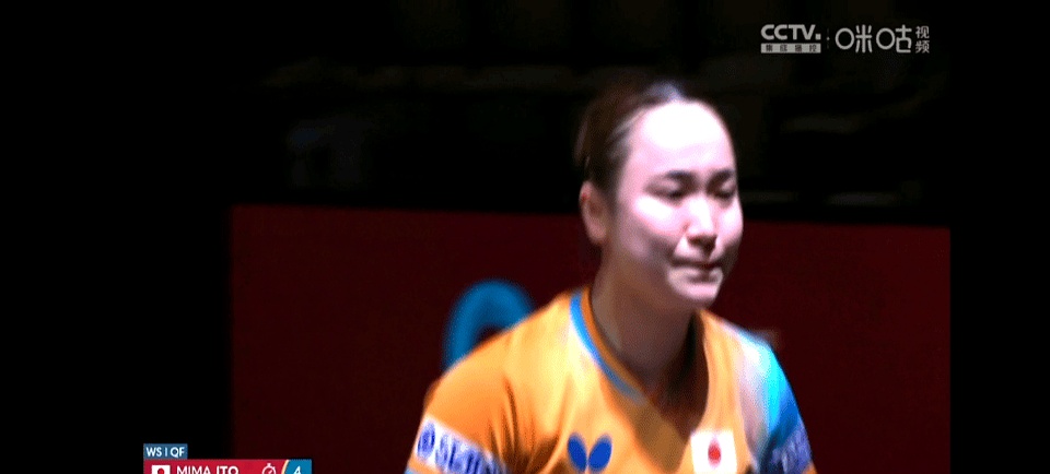世乒赛领奖台上,她攥着铜牌的手在抖
