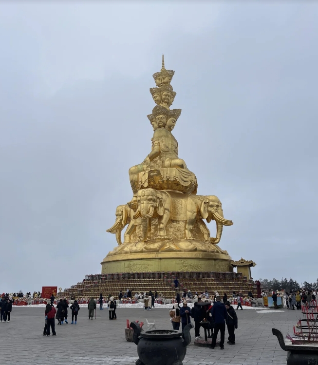 在峨眉山的经历:云海日出   被猴子扒包   脚痛到想报警!