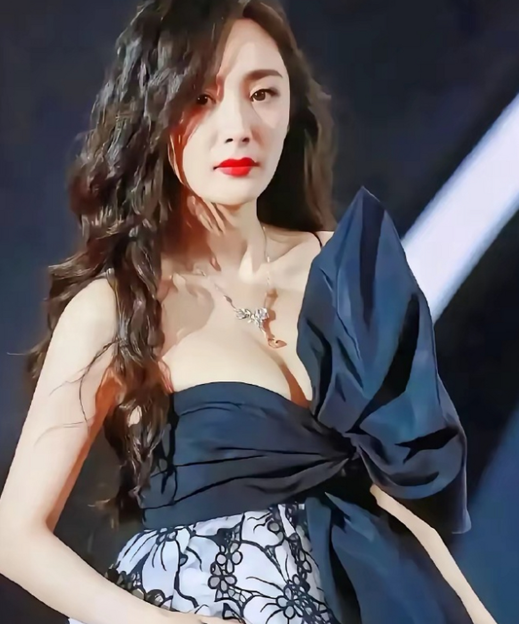 杨幂简直是艺术品!这身材谁能顶的住啊?