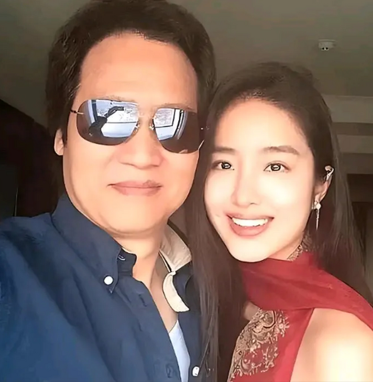 7月7日,刘亦菲与陈金飞一同登上热搜后,杨采钰在凌晨时分发表了阴条