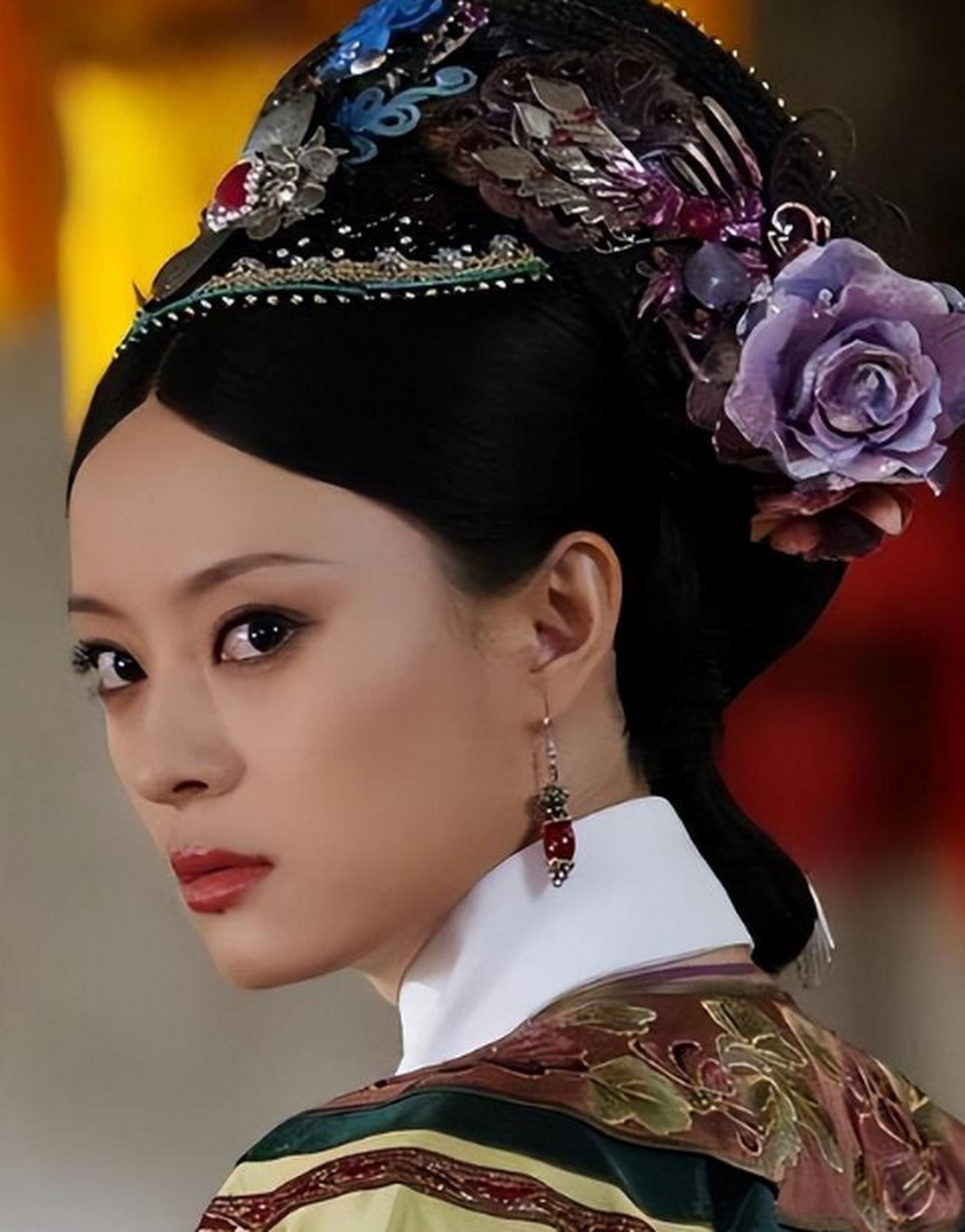 她不仅凭借一部《甄嬛传》,成为了家喻户晓的娘娘,更是用她的演技
