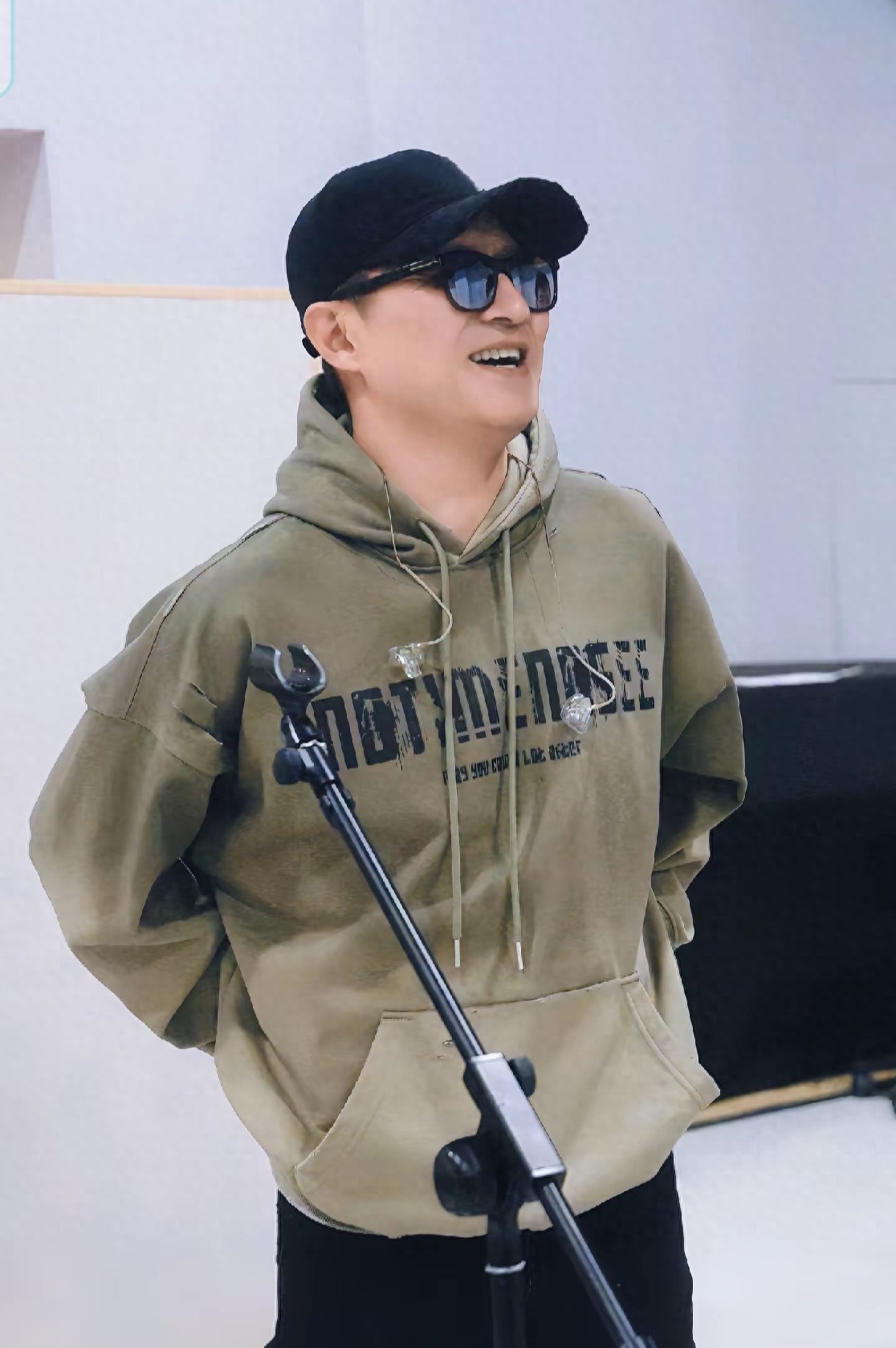自与章子怡结束婚姻关系后54岁的汪峰仿佛重获新生