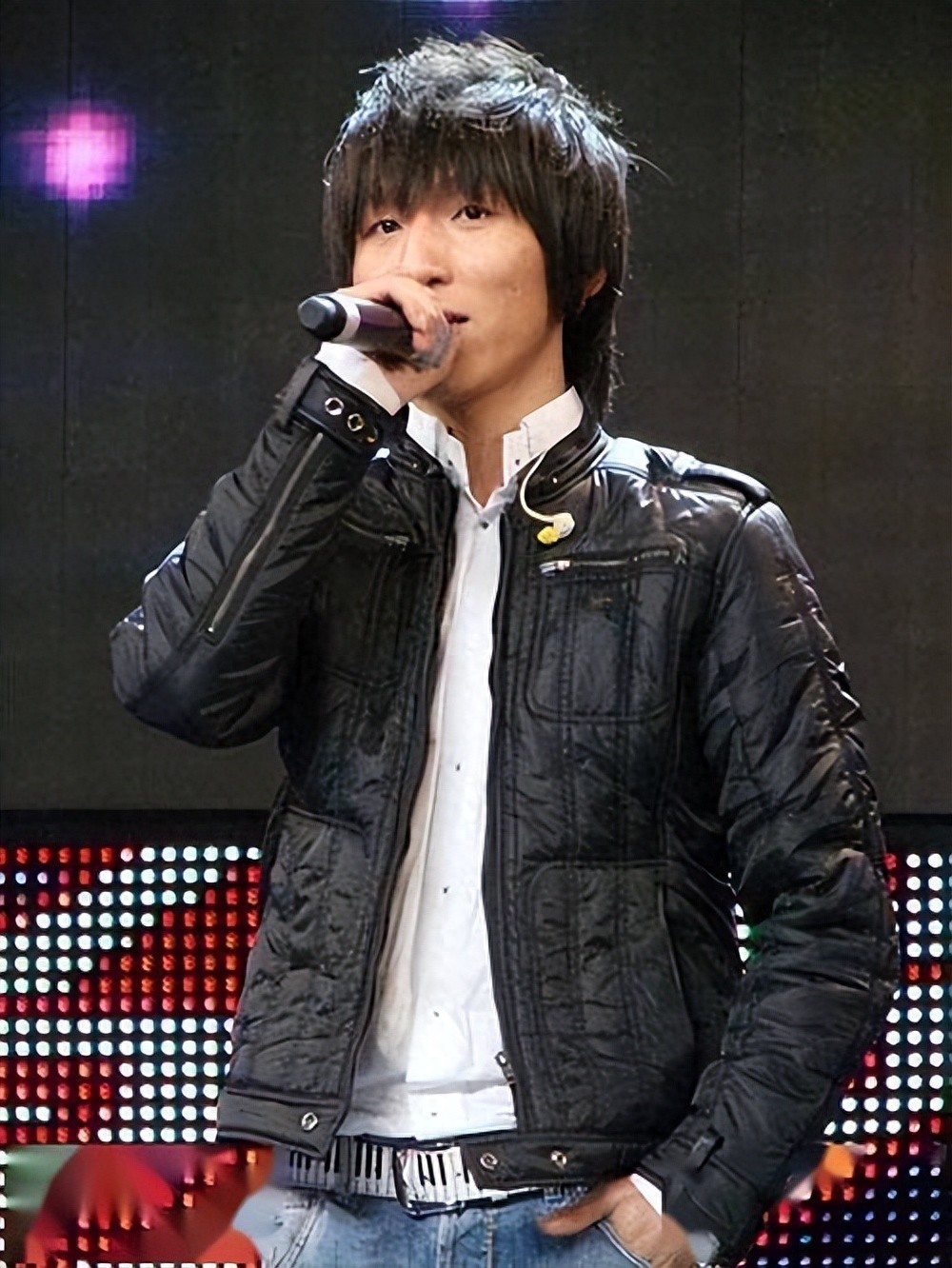 陈羽凡祛魅叙事:顶流陨落与代际重构的黑色寓言 50岁的陈羽凡以bmi