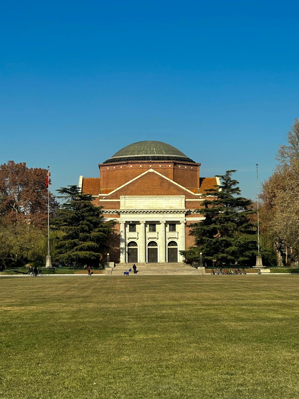 清华大学最厉害的学院图片