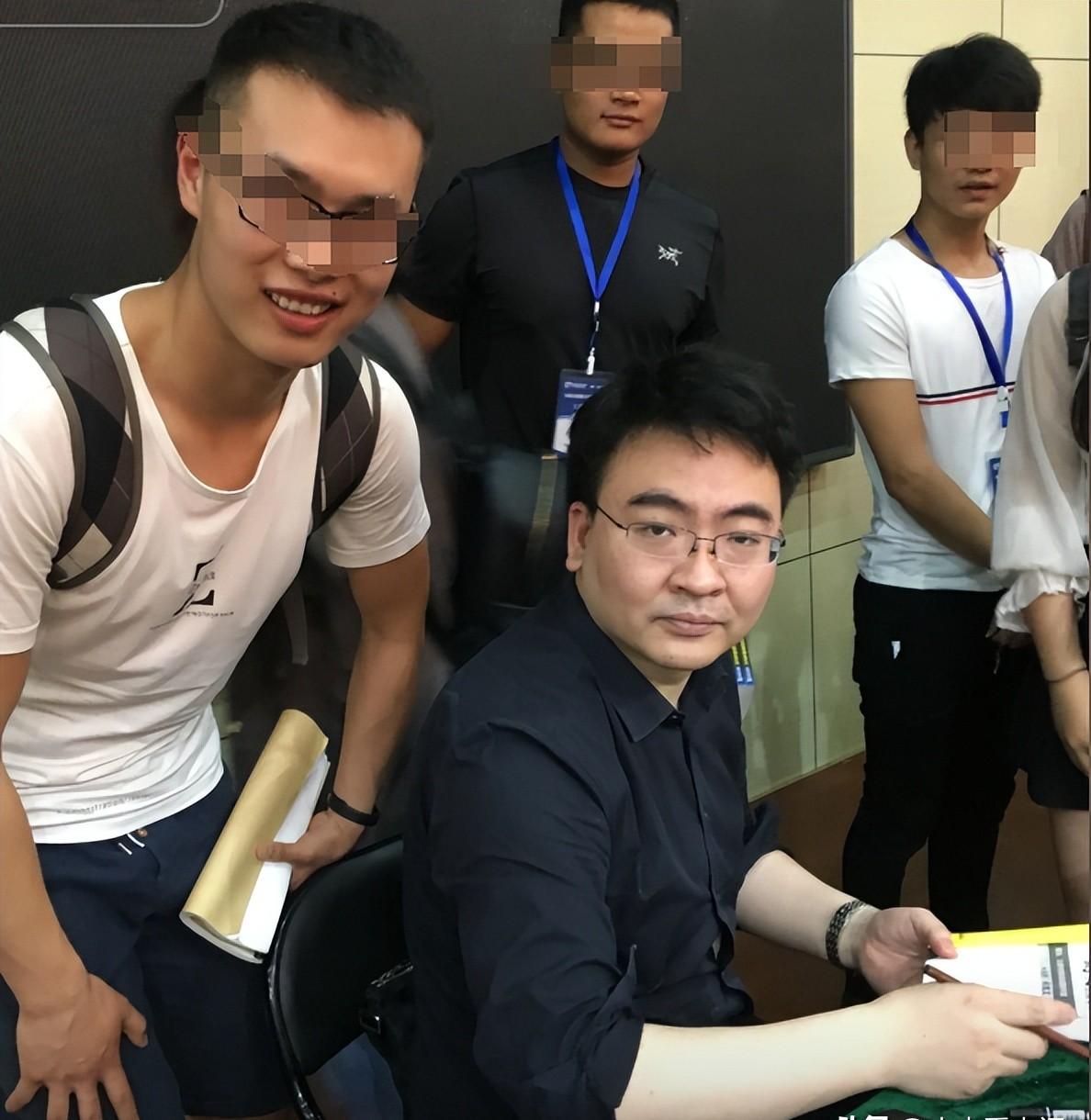 干起了造假的龌龊事而这次闹剧的主角竟是大名鼎鼎的考研英语名师