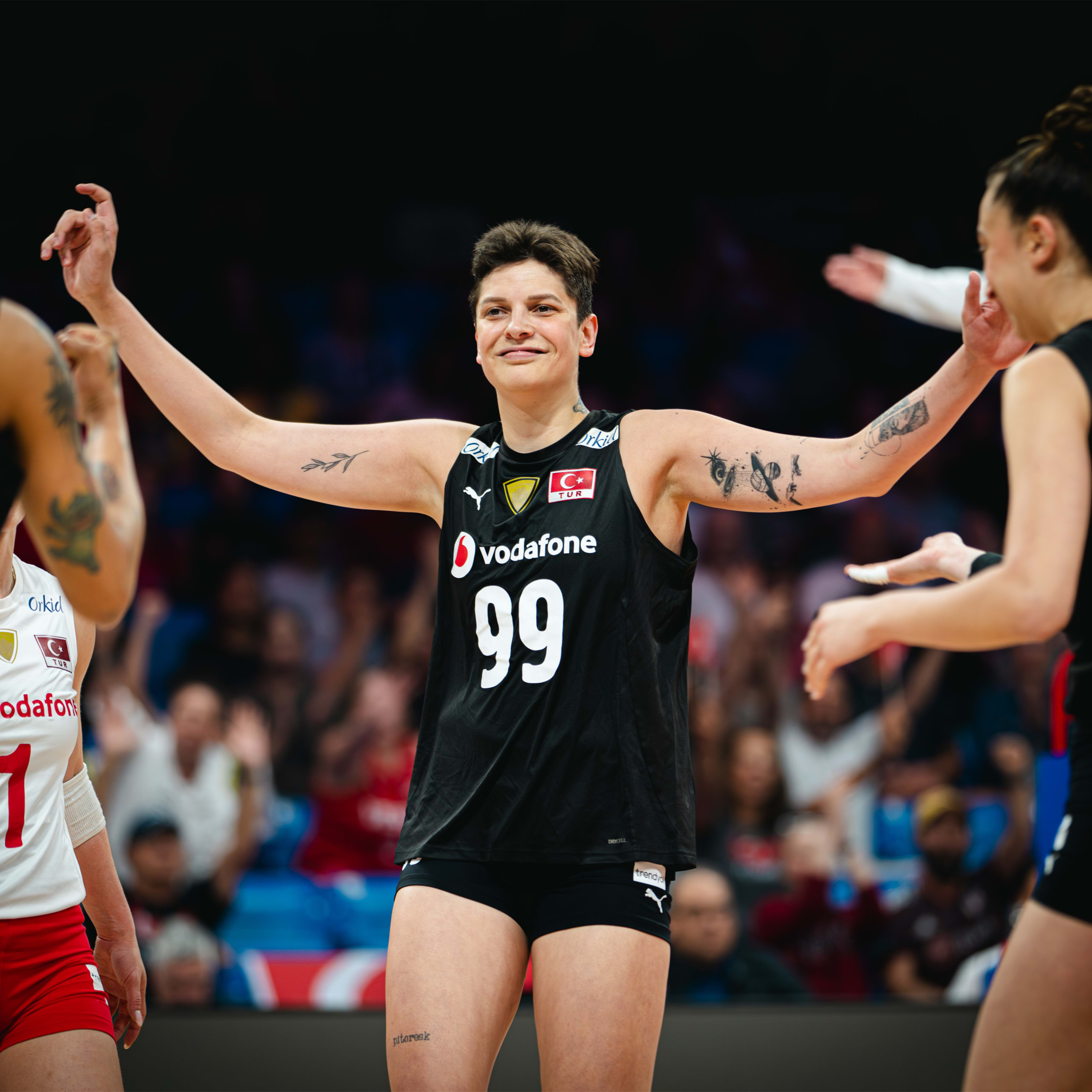 美国女排# 世界女排国家联赛第二周最后一个比赛日,美国女排2