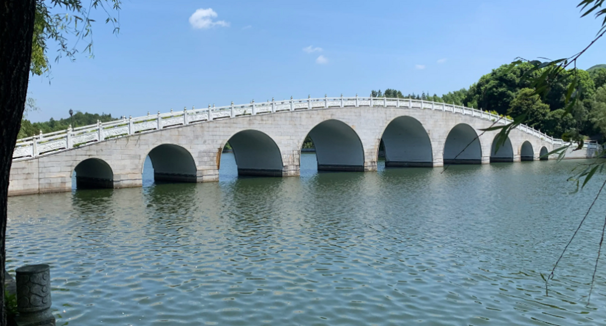 成都夏日玩耍指南# 九眼桥景区位于成都市锦江区,是成都市区最具代表
