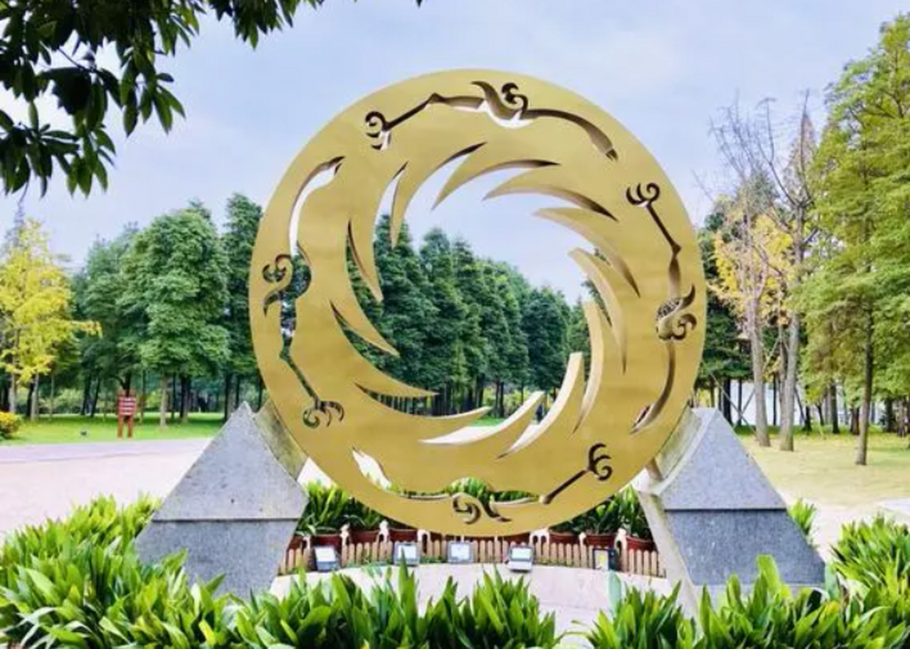 暑假来成都耍# 成都金沙遗址博物馆为游客提供了多种数字化展示和
