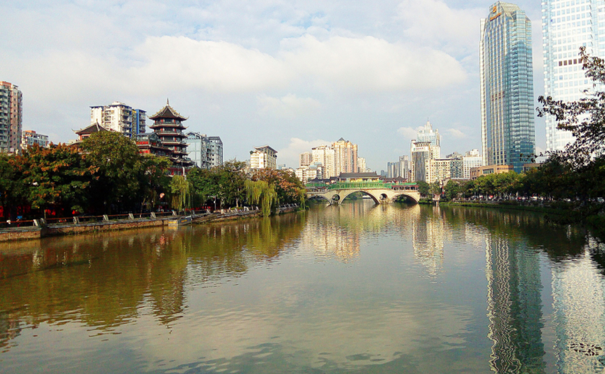 暑假来成都耍# 在九眼桥景区,可以欣赏到成都繁华区域的绝美夜景
