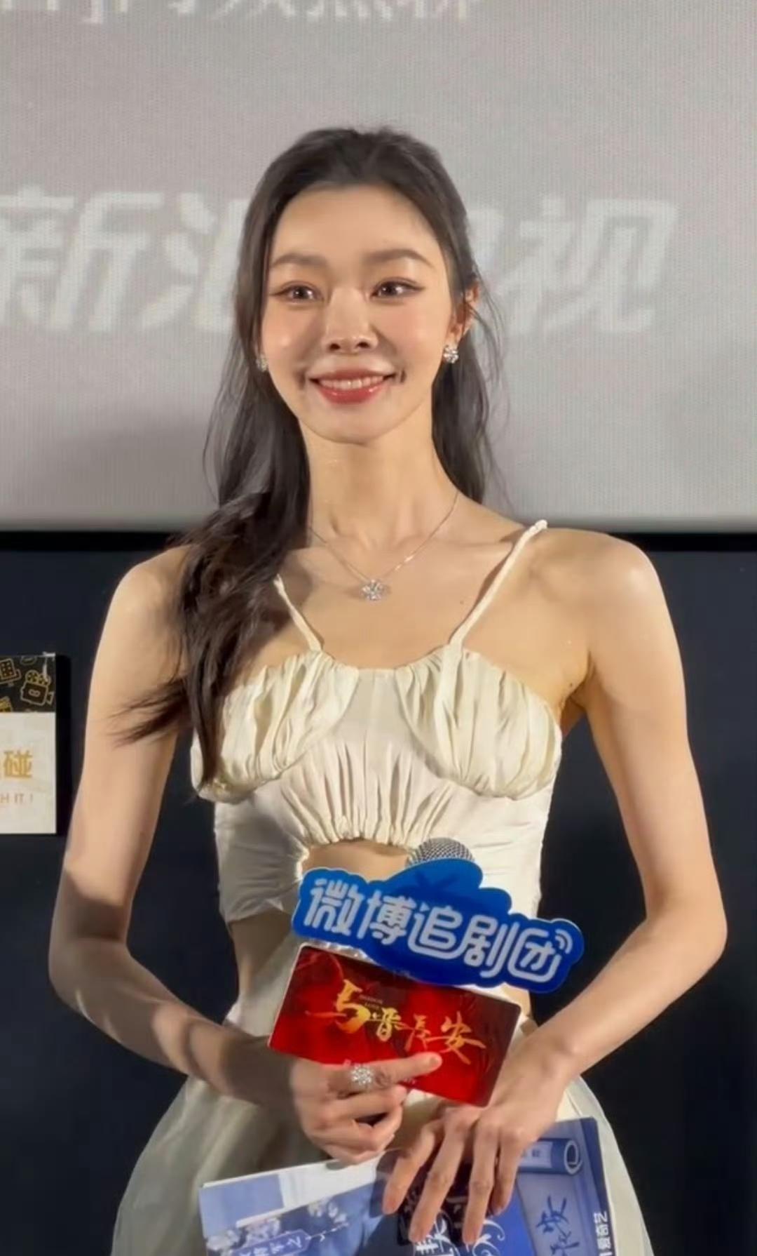最近翻看了宋轶的最新照片这让我下定决心今后不再与自己的体重较真