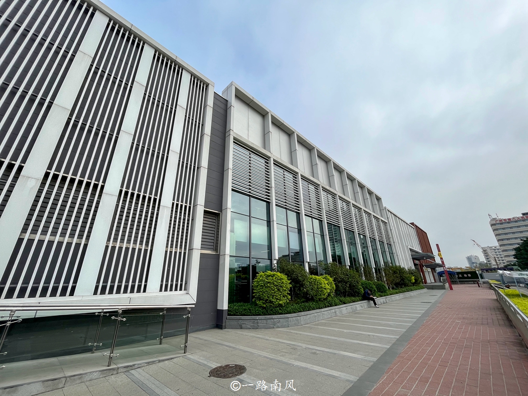 嘉禾望岗是广州非常特别的地铁站,原来位于北郊相对偏僻的位置,开通后