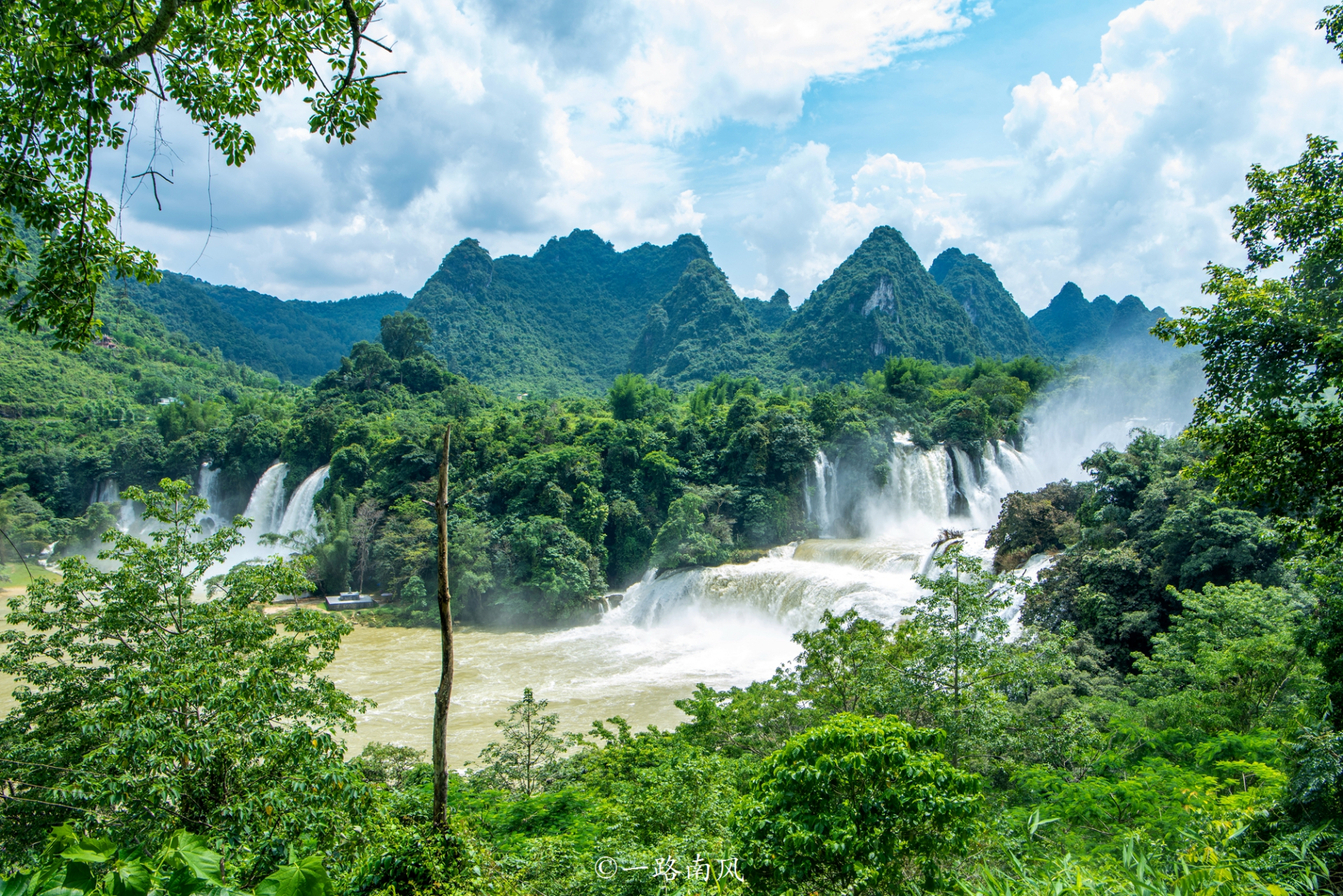 目的地心动指南#  来过三次崇左德天跨国瀑布景区,这次的水流量是最