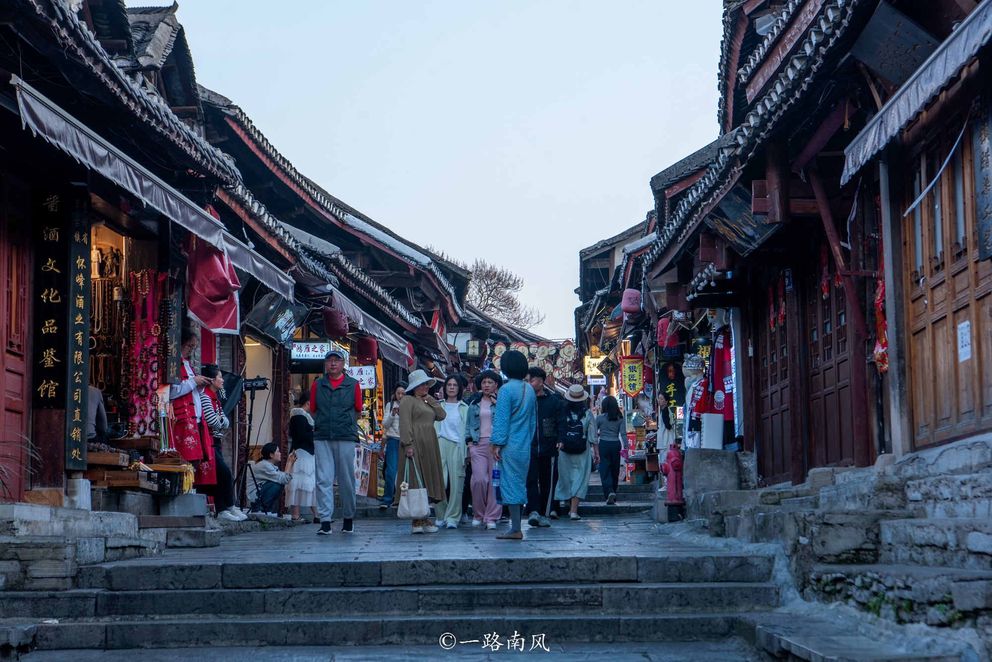 交通枢纽,其实这里也有很多值得打卡的地方,比如始建于明代的青岩古镇