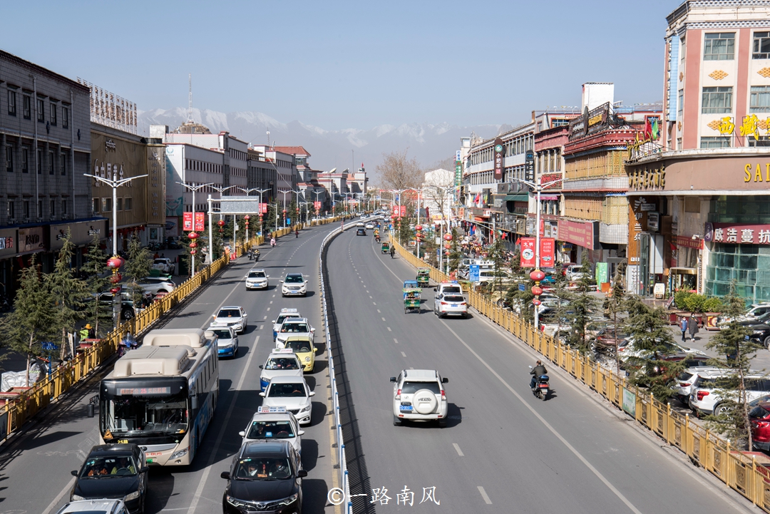 拉萨,被誉为"日光之城",海拔3650米,年均日照3000小时,城市整洁