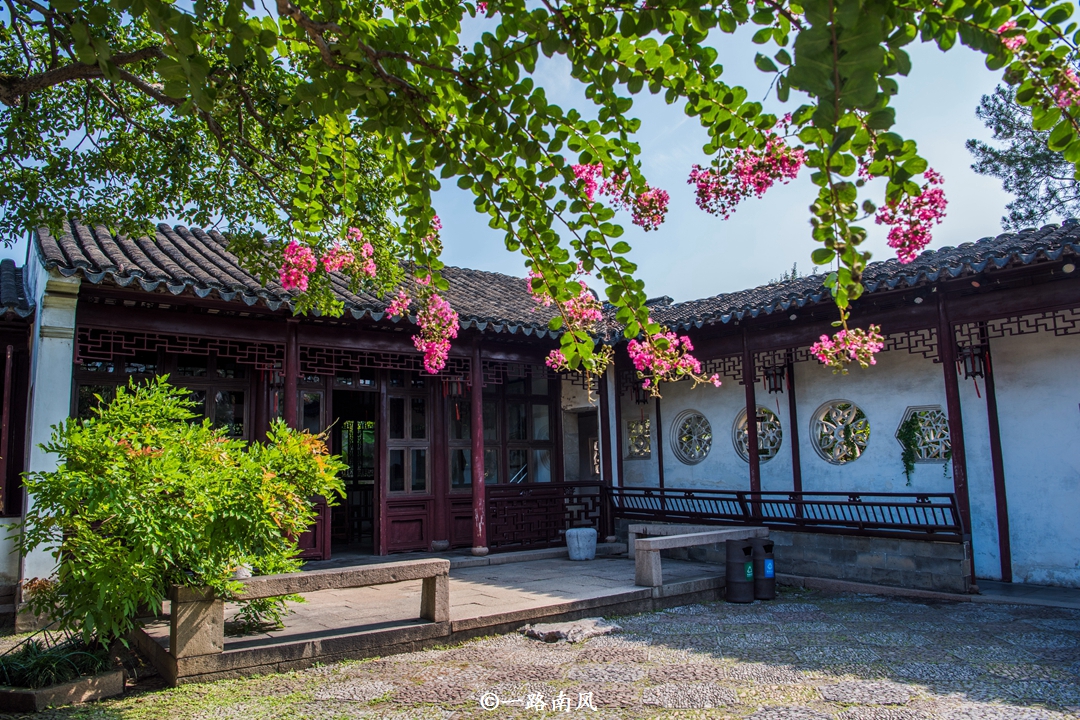 江苏省作为中国东部经济强省,各城市发展各具特色,很难一概而论"最好"