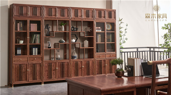 森木家具刺猬紫檀书柜,以其温润如玉的木质色泽,散发着自然与古典的