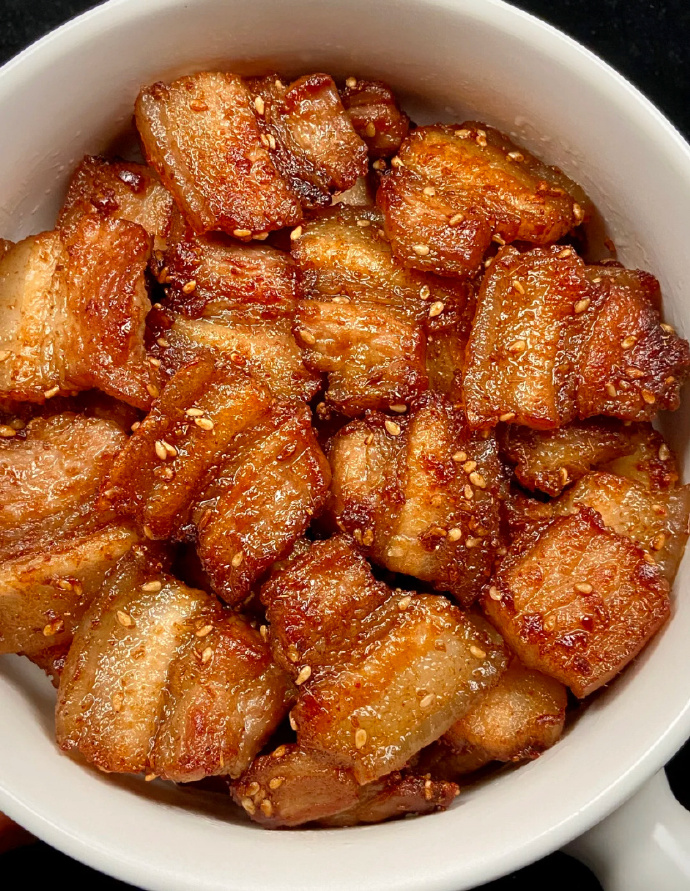 脆香五花肉 超香脆酥的五花肉 油而不腻 直接在家就能吃出满满烧烤味