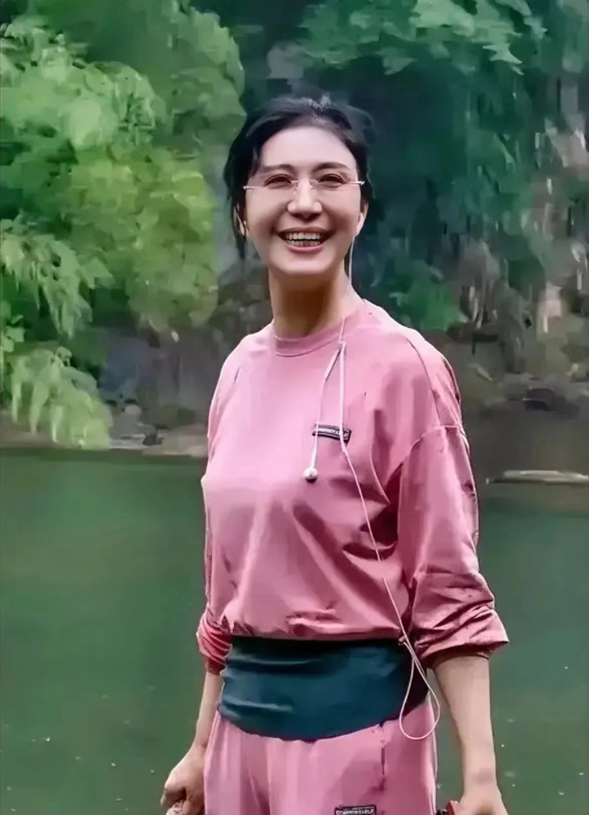 她是老牌演员吴玉华,这位山东籍的女艺人,曾在解放