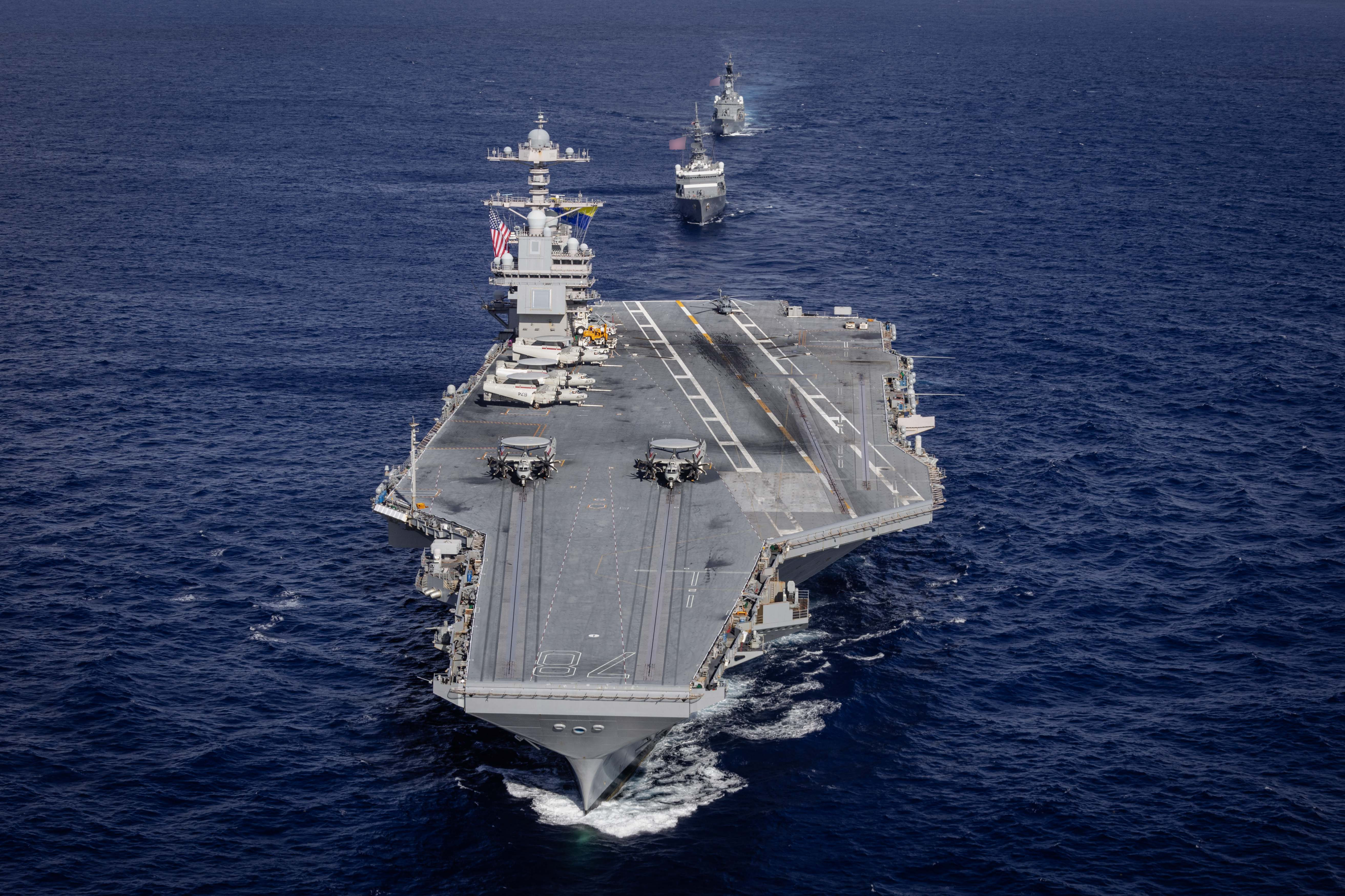 2d预警机的"福特"号航母,这是把配备的预警机全拉