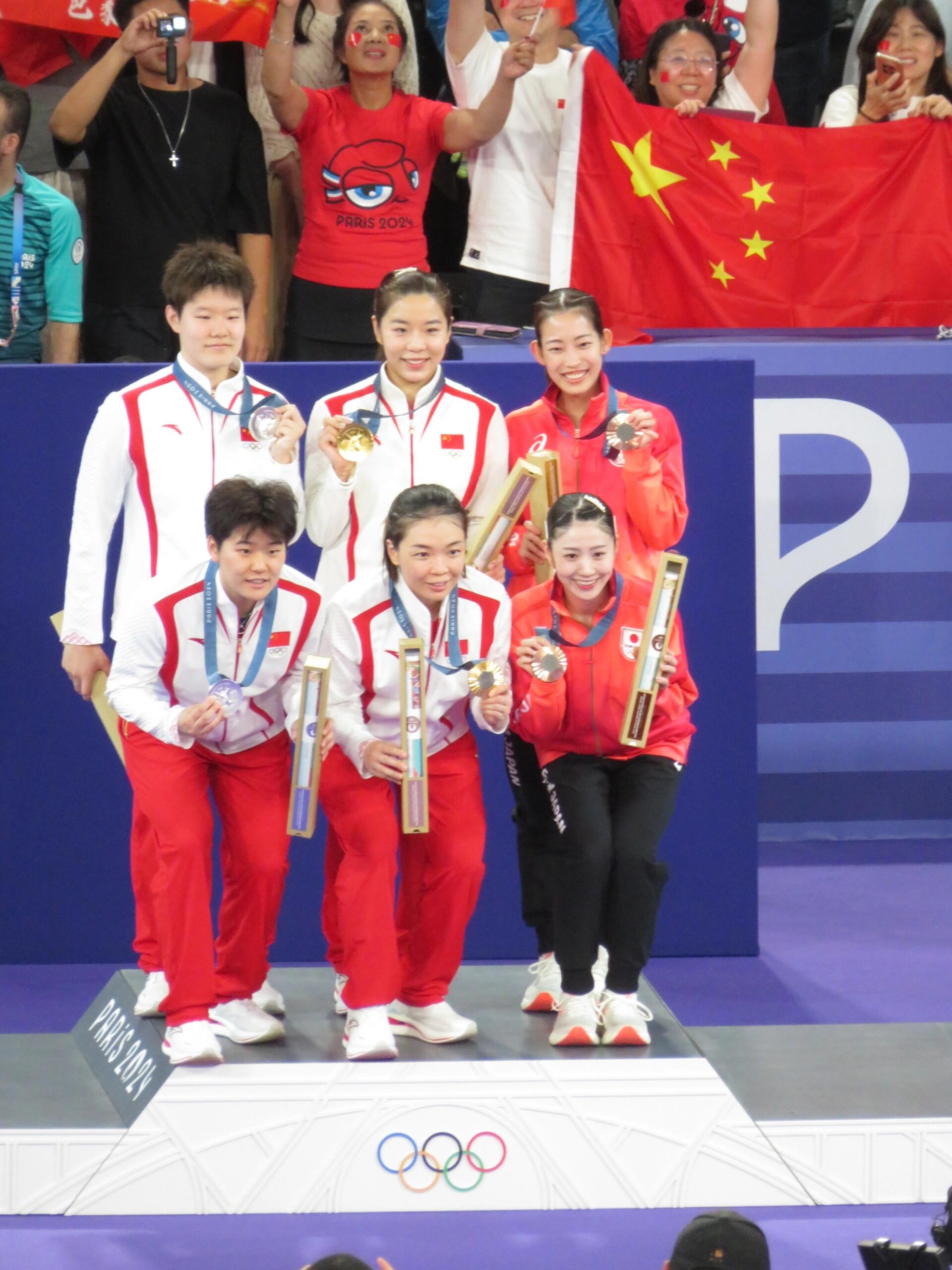巴黎奥运会羽毛球女子双打金牌赛中中国组合陈清晨