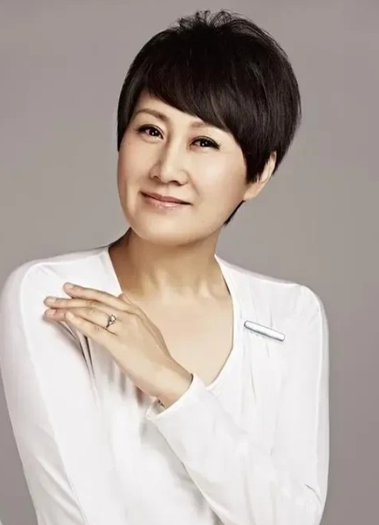 吉林长春人,毕业于吉林艺术学院,华语影视女