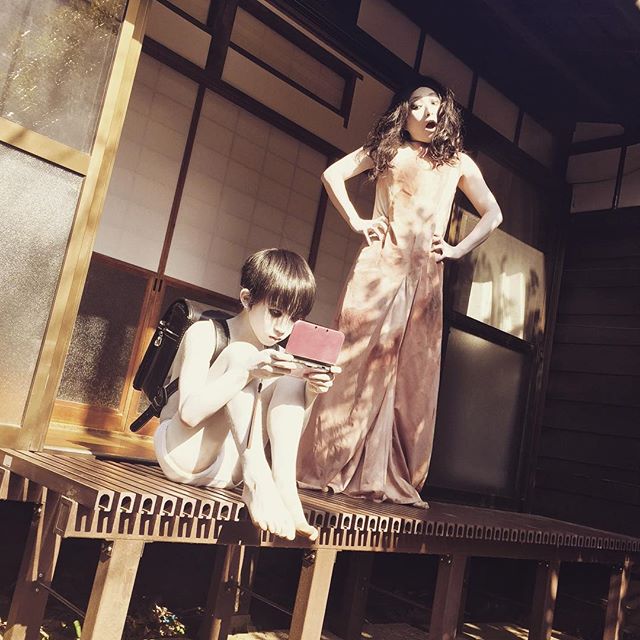 这居然是伽椰子的ins 其实是很多年前电影《贞子大战伽椰子》的电影